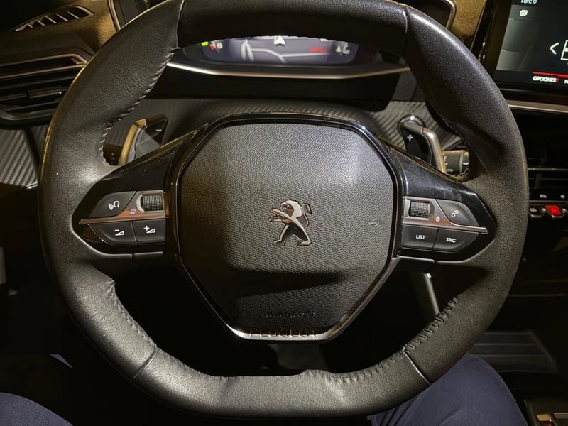 Peugeot 2008 ALLURE PACK 130 EAT8 1.2 AUT 2023 - Imagen 13 de 17