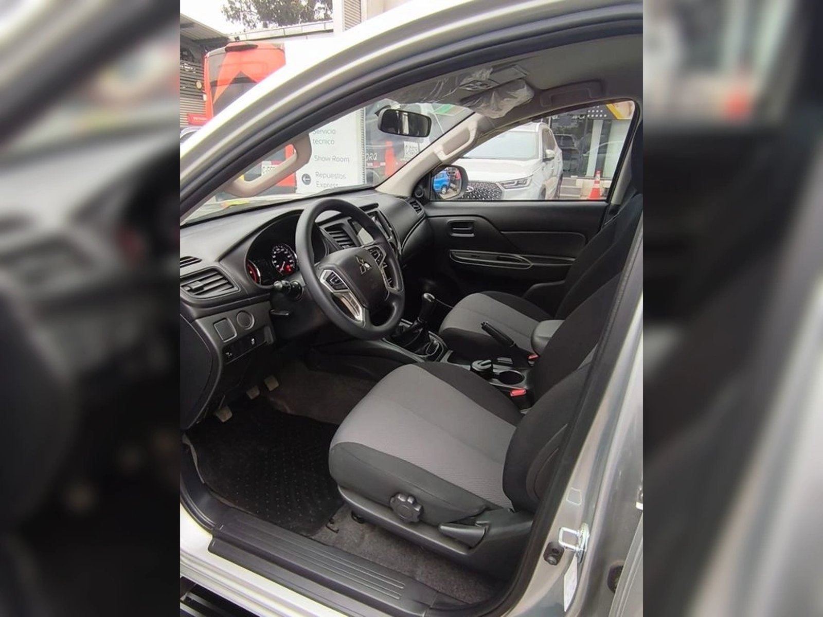 Mitsubishi L200 L200 WORK 2.2 4X2 MT 2024 - Imagen 12 de 20