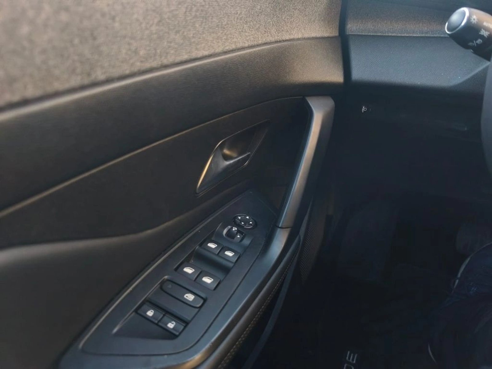 Peugeot 308 ALLURE AT DIESEL 2024 - Imagen 12 de 20