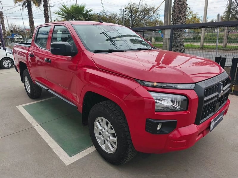 Mitsubishi L200 KATANA XRT 2.4 MT 4X4 2024 - Imagen 3 de 20