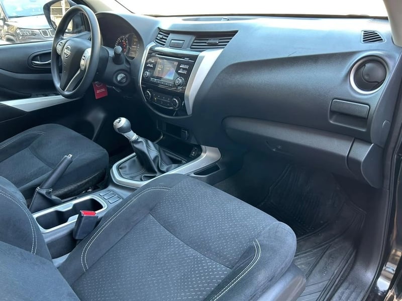 Nissan NP300 DC XE 2.3D MT 2019 - Imagen 10 de 16