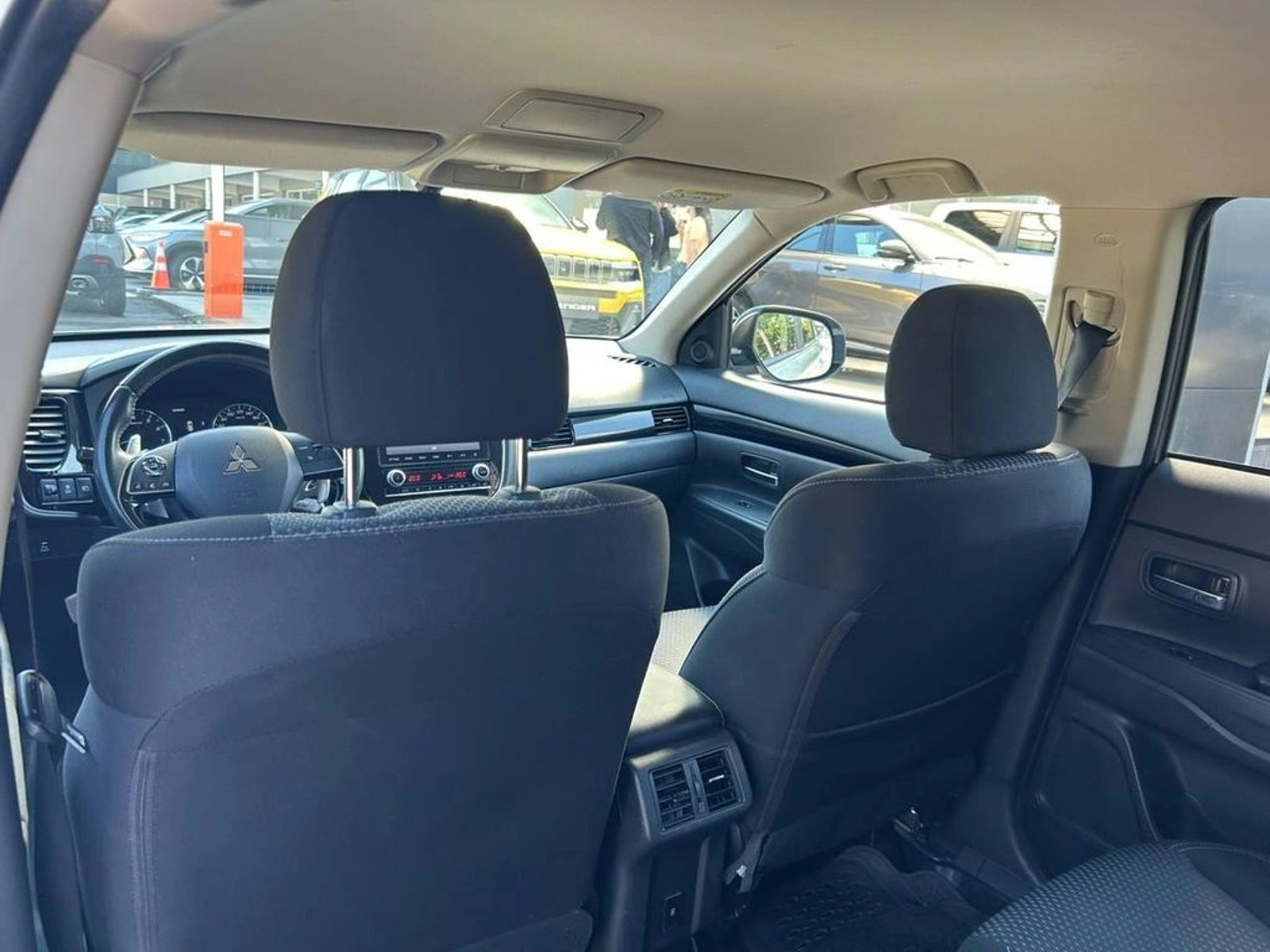 MITSUBISHI OUTLANDER 2021 - Imagen 9 de 17