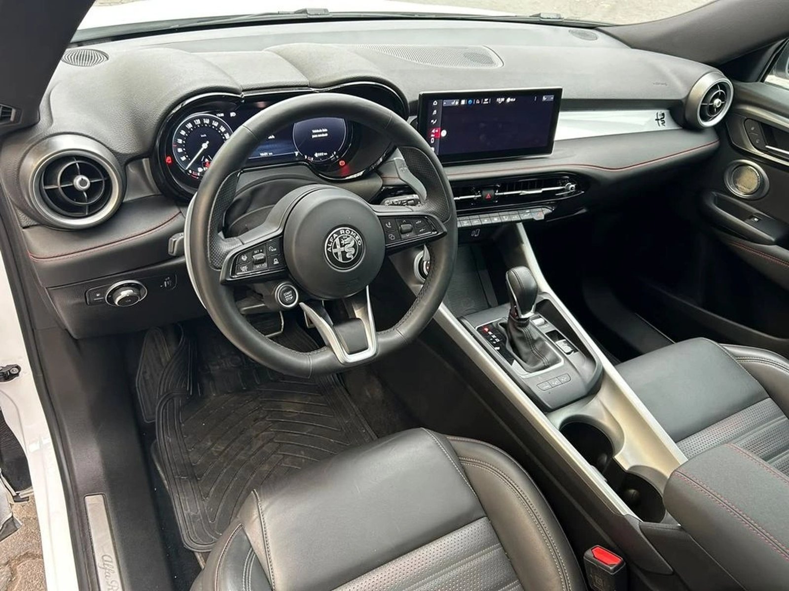 Alfa Romeo TONALE 1.3 TRIBUTO PHEV HYBRID 4X4 AT 5P 2025 - Imagen 9 de 15