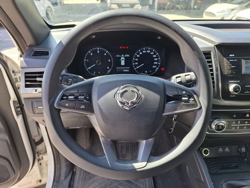 SsangYong GRAND MUSSO 2.2 GRAND LX TD DIESEL 2WD MT6 4P 2023 - Imagen 14 de 20
