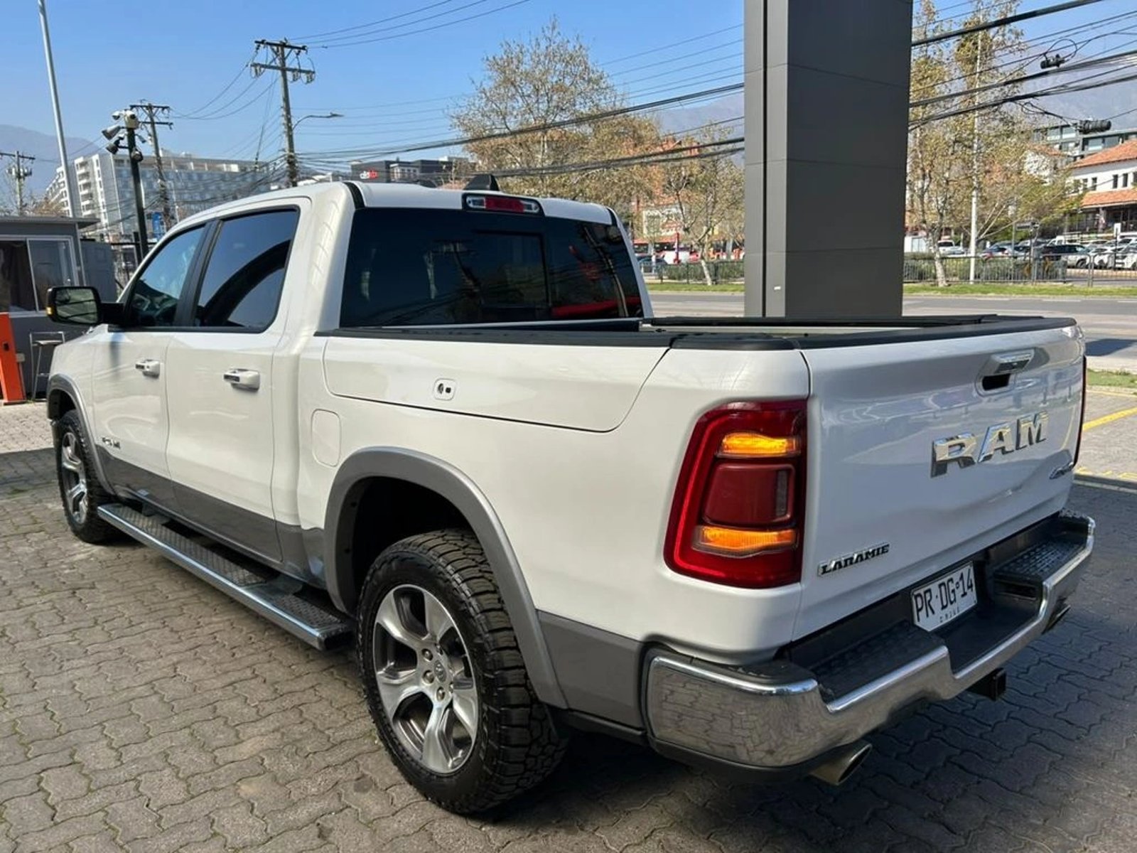 RAM 1500 5.7 LARAMIE 4X4 AT 4P 2020 - Foto 4 de 16