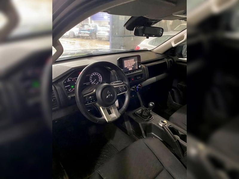 Mitsubishi L200 2.4 KATANA CRT DIESEL DOB. CAB. 4X4 MT 4P 2024 - Imagen 8 de 12