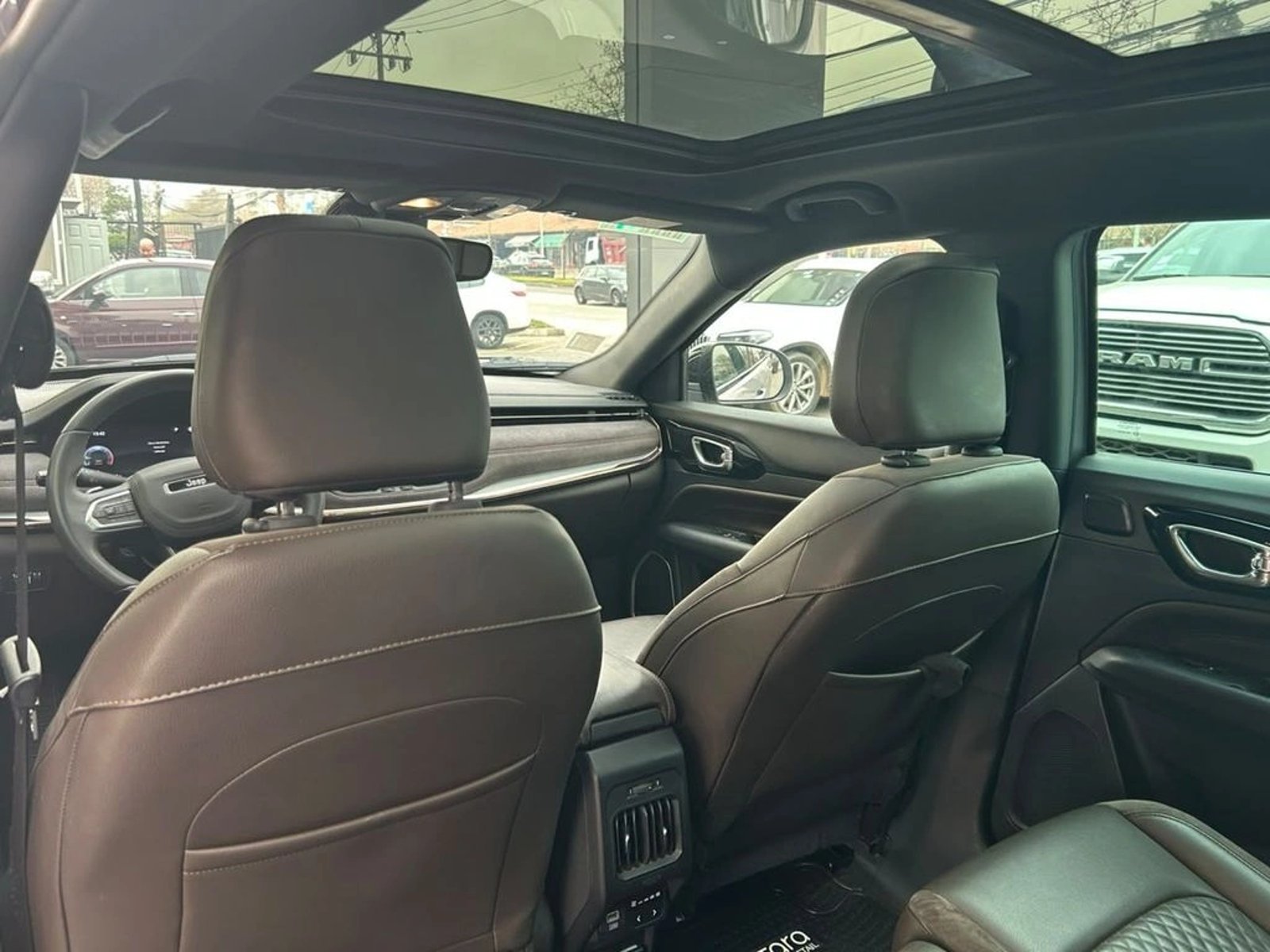 Jeep COMMANDER 2.0 OVERLAND AT 4X4 DIESEL 2023 - Imagen 10 de 17