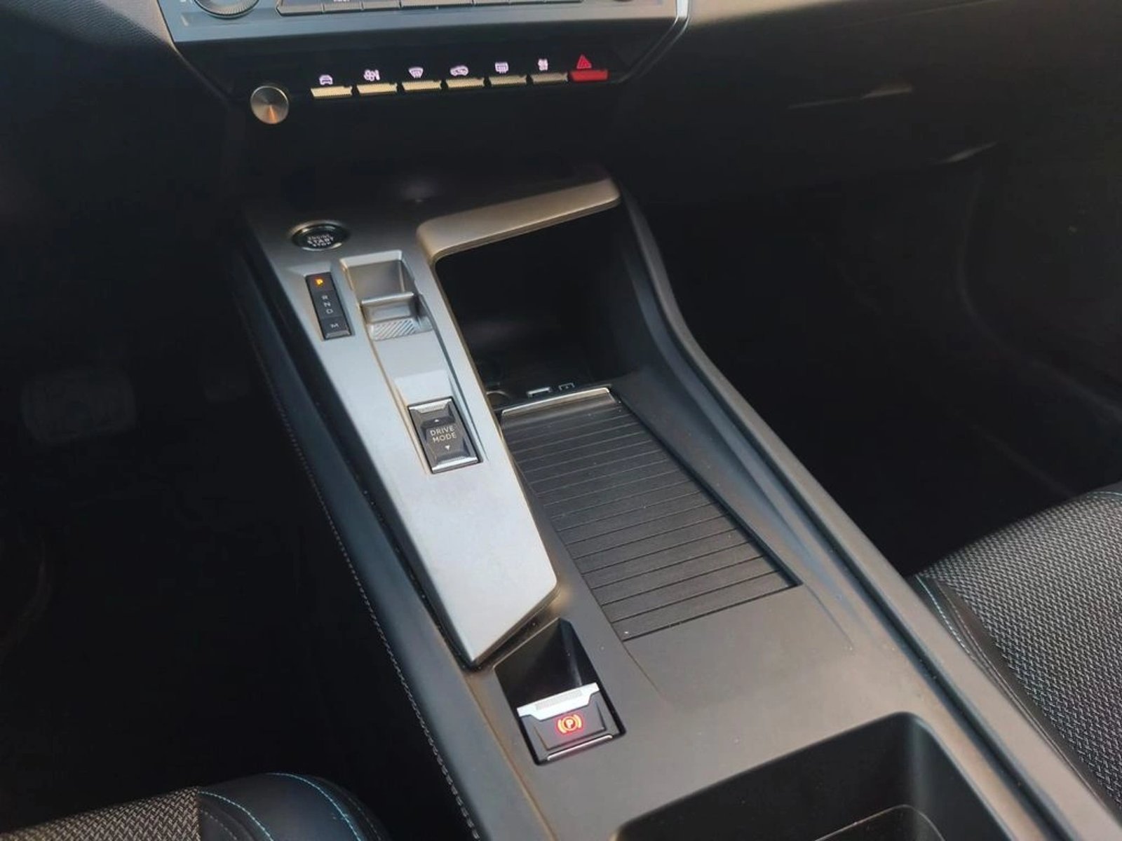 Peugeot 308 ALLURE AT DIESEL 2024 - Imagen 18 de 20