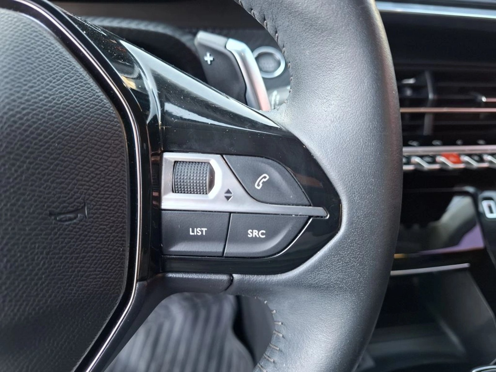 PEUGEOT 2008 2022 - Imagen 18 de 20