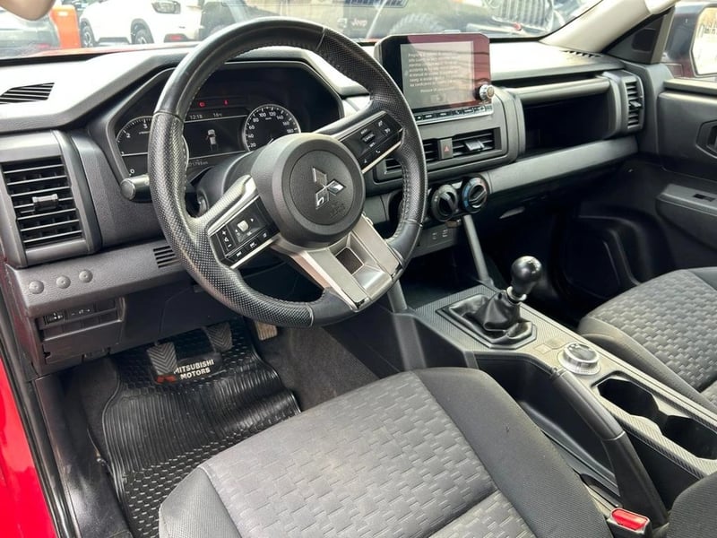Mitsubishi L200 KATANA XRT 4X4 2.4 2024 - Imagen 13 de 17