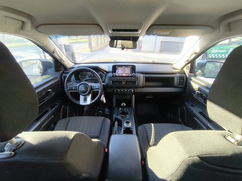 Mitsubishi L200 KATANA XRT 2.5 MT 4X4 2024 - Imagen 16 de 20