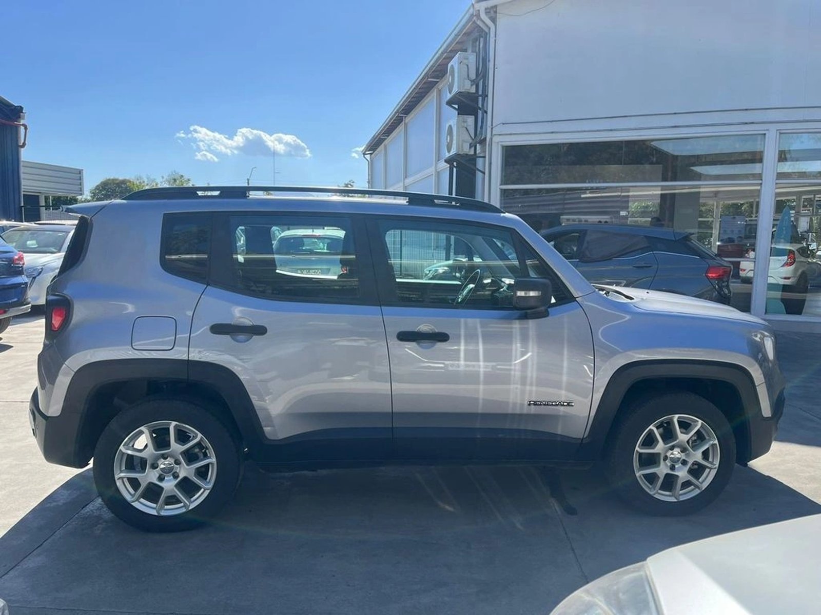 Jeep RENEGADE 1.8 SPORT 4X2 MT 5P 2021 - Foto 5 de 14