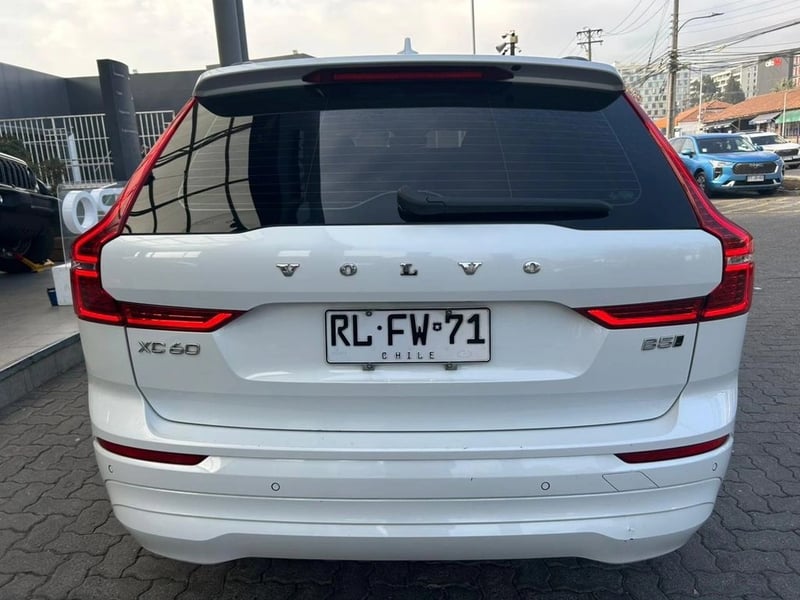 Volvo XC60 2.0 B5 MOMENTUM AT 4X4 HIBRIDO 2022 - Imagen 6 de 17
