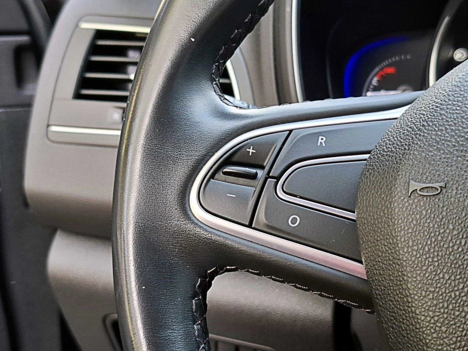 Renault KOLEOS 2.5 ZEN PLUS 4WD AT 5P 2023 - Imagen 19 de 20