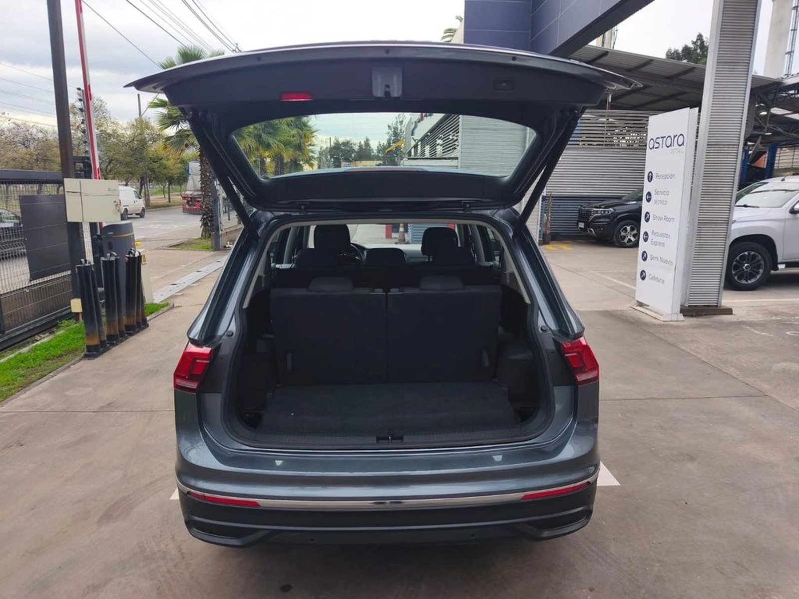Volkswagen TIGUAN 1.4 TSI COMFORTLINE 7A 2022 - Imagen 8 de 20
