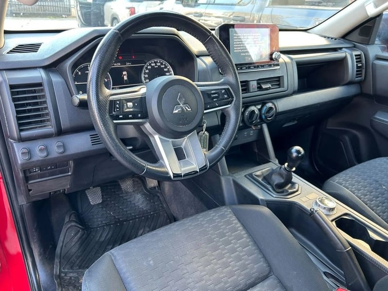 Mitsubishi L200 KATANA XRT 4X4 2.4 2024 - Imagen 9 de 16