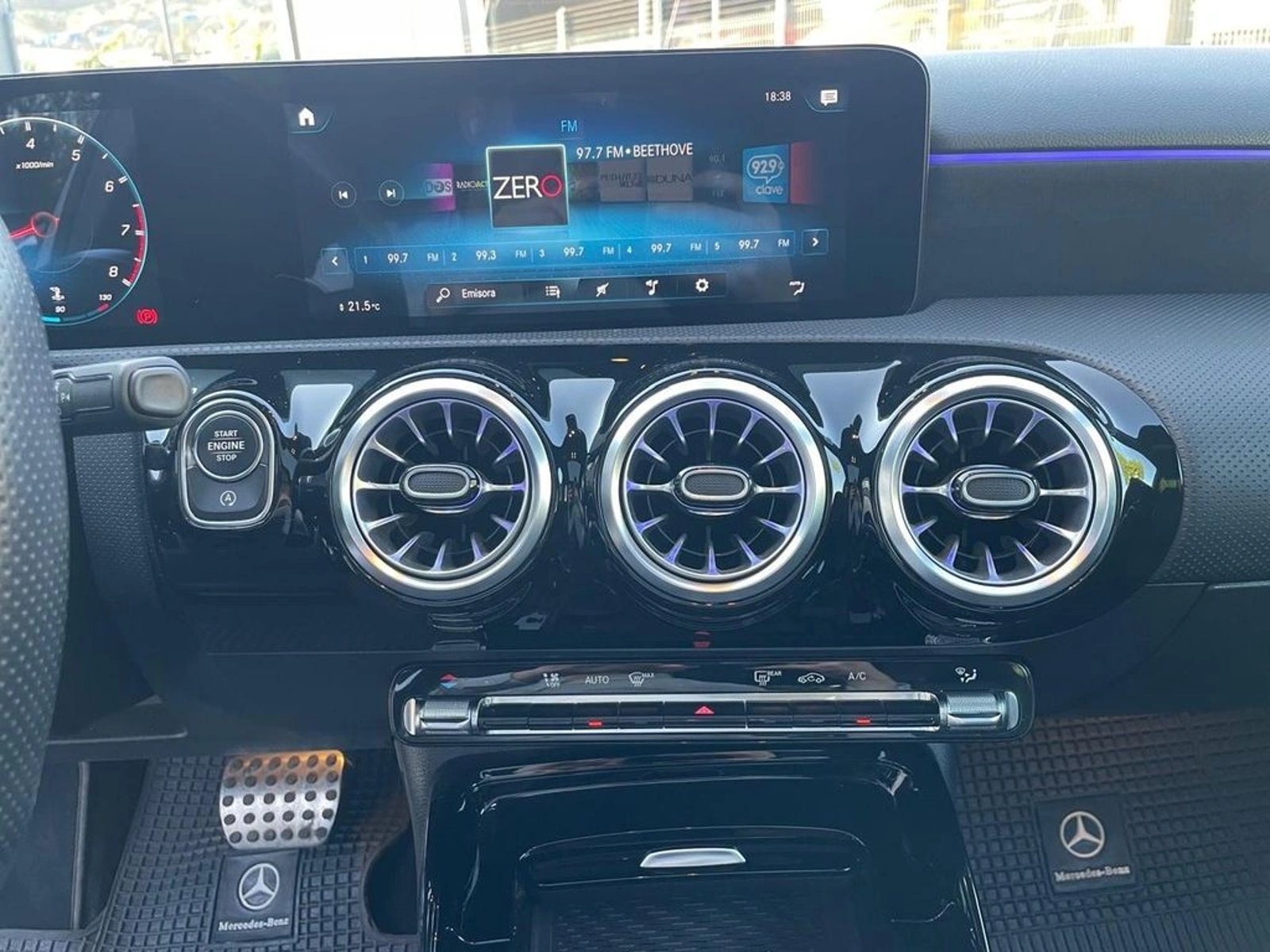 MERCEDES-BENZ A 2.0 AMG 4MATIC 4X4 HB AT 5P 2023 - Imagen 14 de 20