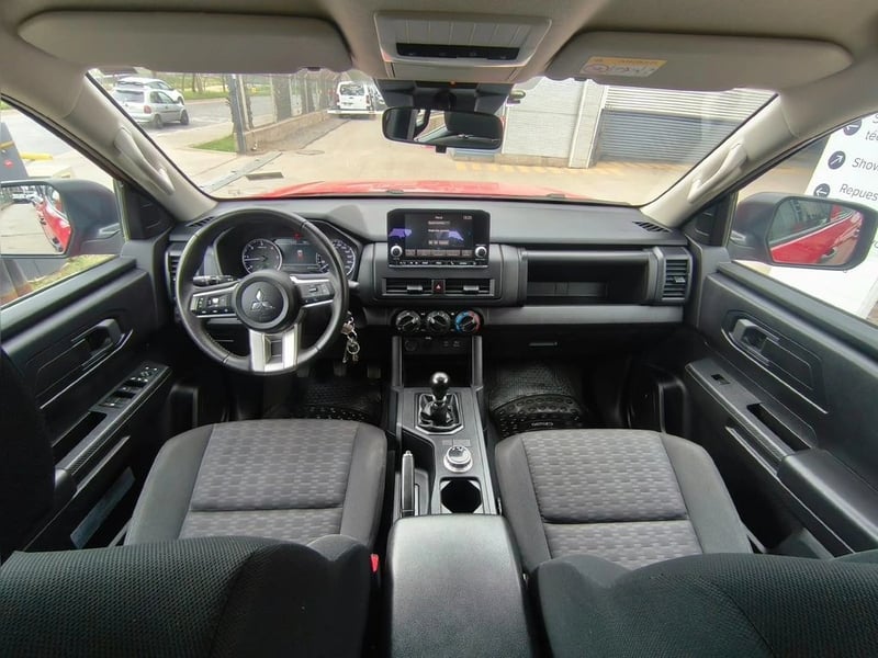 Mitsubishi L200 KATANA XRT 2.4 MT 4X4 2024 - Imagen 18 de 20