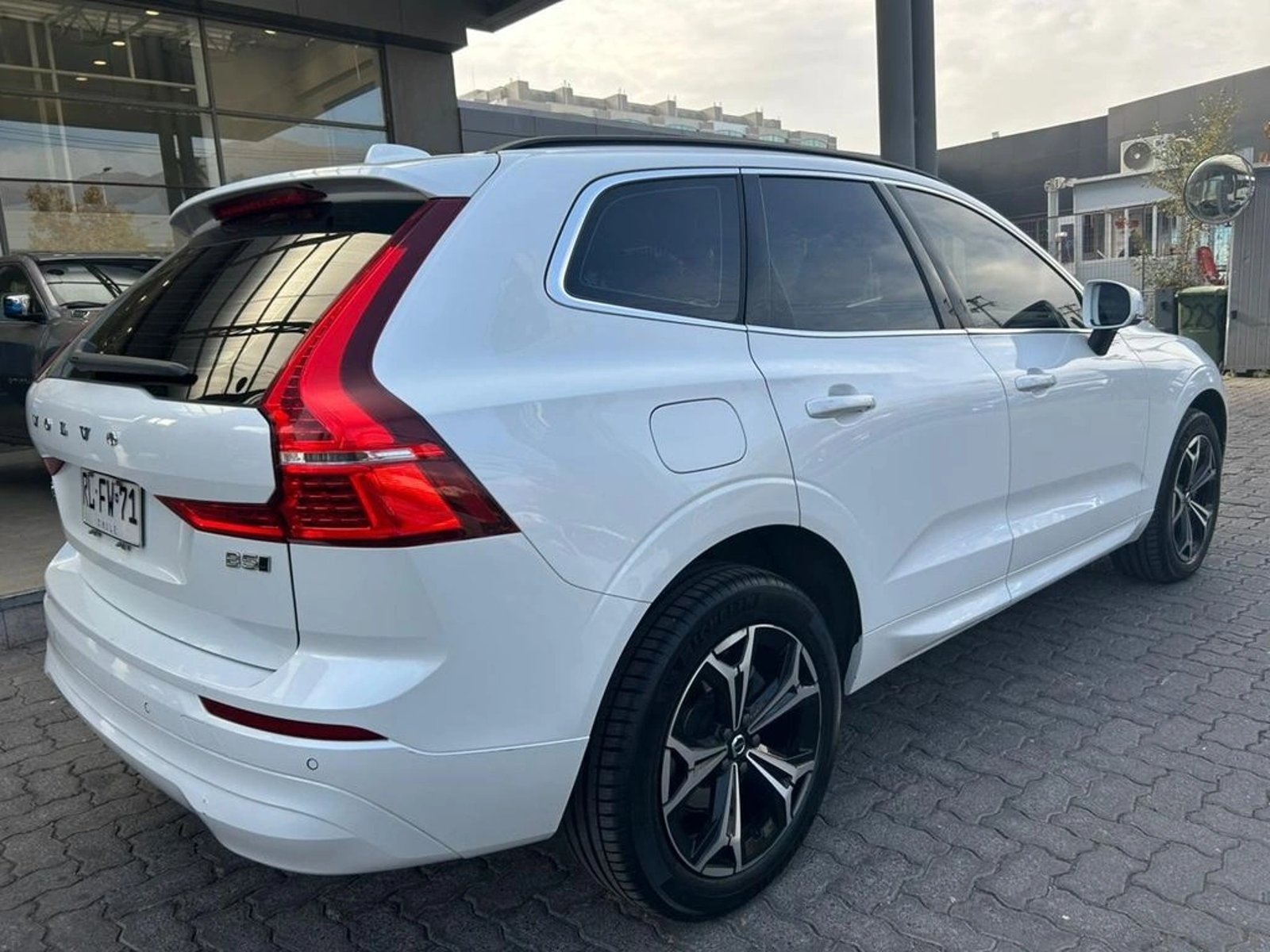 VOLVO XC60 2022 - Imagen 5 de 17