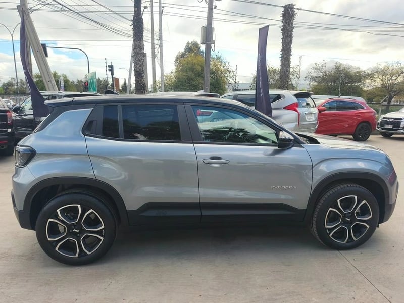 Jeep AVENGER SUMMIT 1.2 HEV 2025 - Imagen 9 de 18