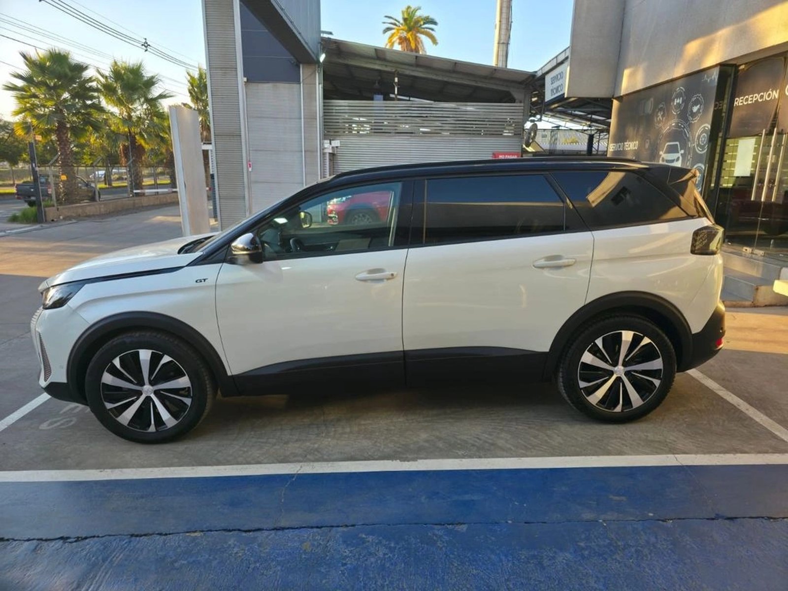 PEUGEOT 5008 2023 - Imagen 11 de 20