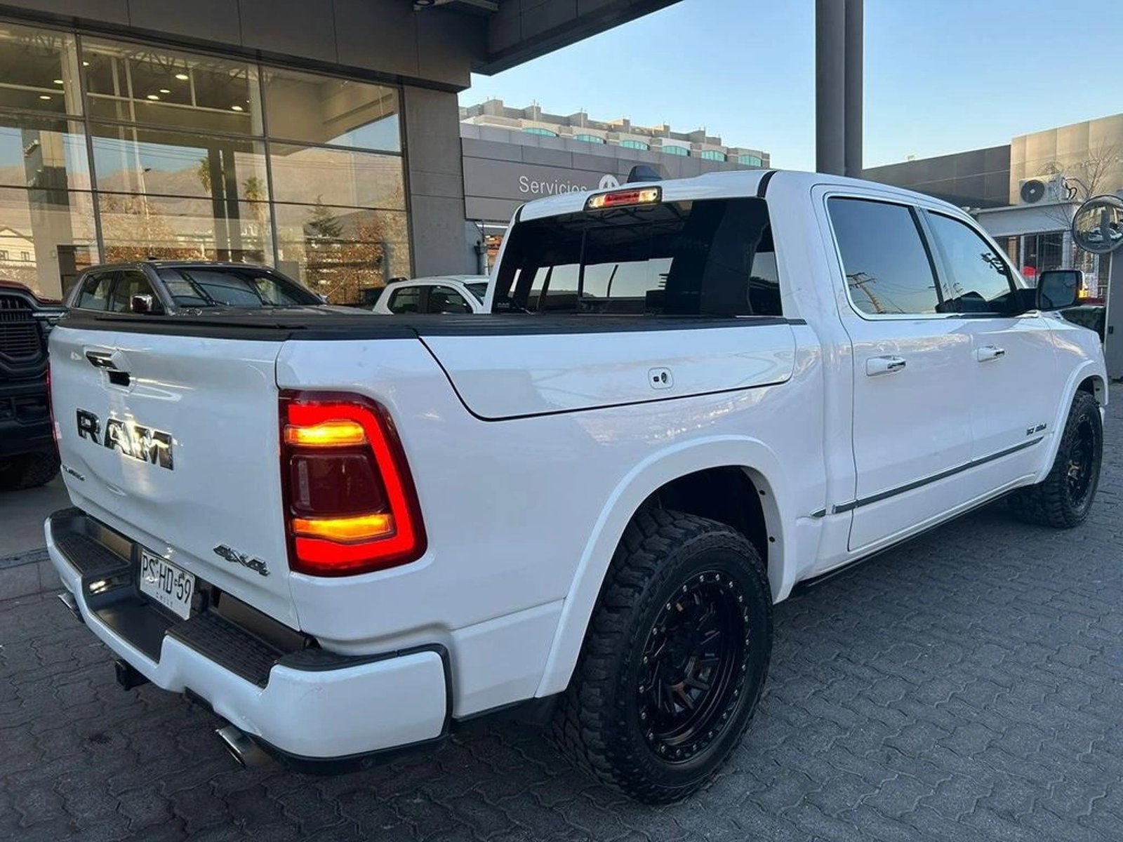 RAM 1500 5.7 LIMITED 4X4 AT 4P 2021 - Imagen 7 de 17