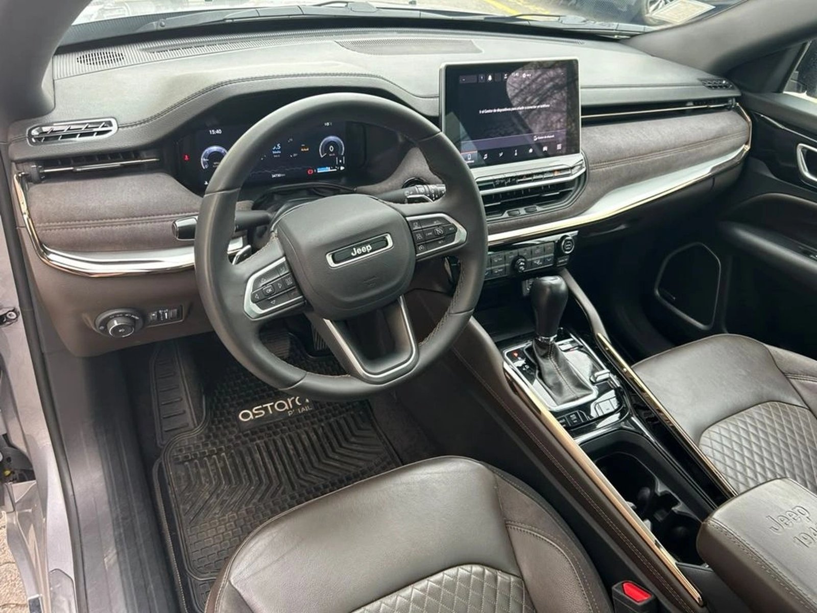 Jeep COMMANDER 2.0 OVERLAND AT 4X4 DIESEL 2023 - Imagen 12 de 17