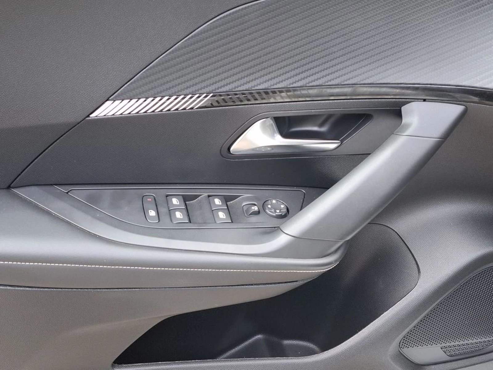 PEUGEOT 2008 1.2 ALLURE PACK PURETECH 130 4X2 AT 5P 2024 - Imagen 12 de 20