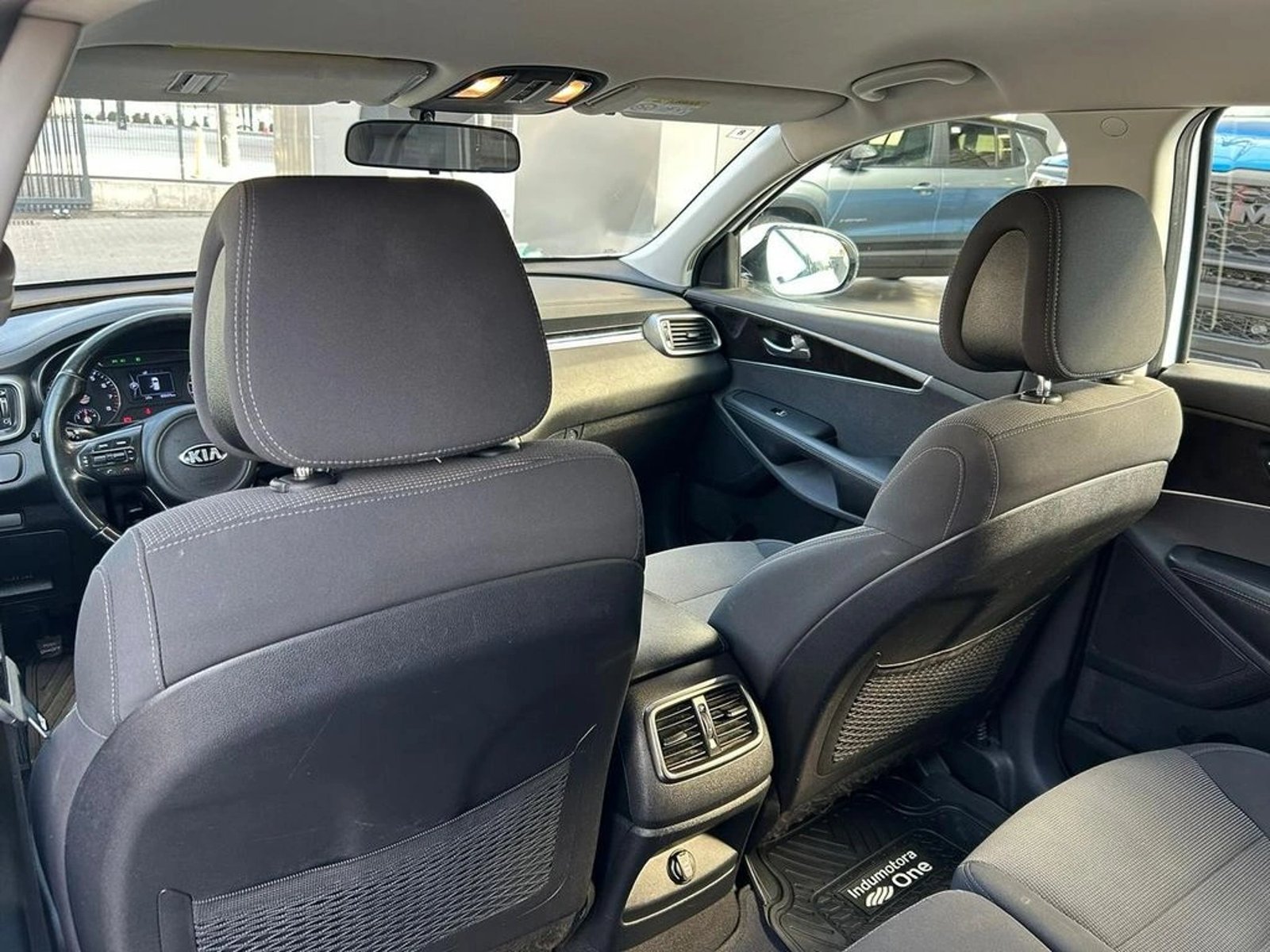 KIA SORENTO 2017 - Imagen 13 de 17
