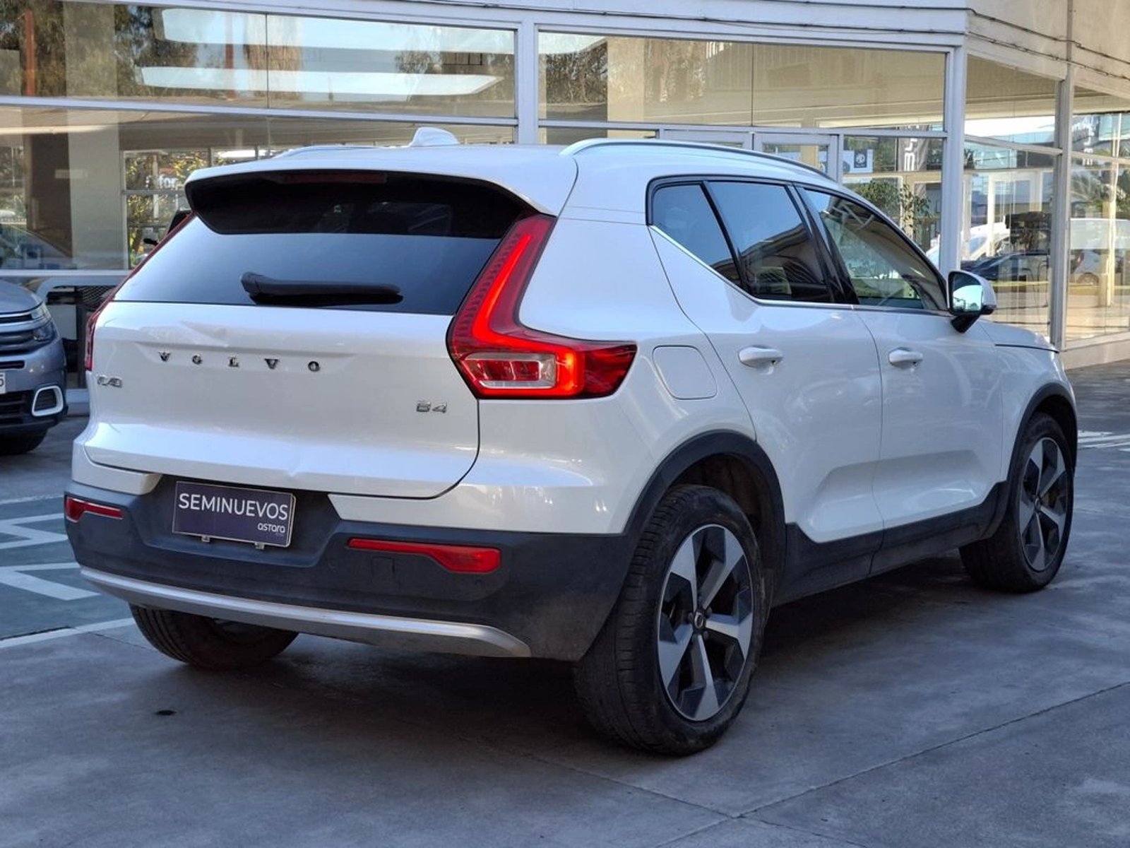 VOLVO XC40 2.0 B4 ULTIMATE HIBRIDO FWD AT 5P 2023 - Imagen 7 de 20