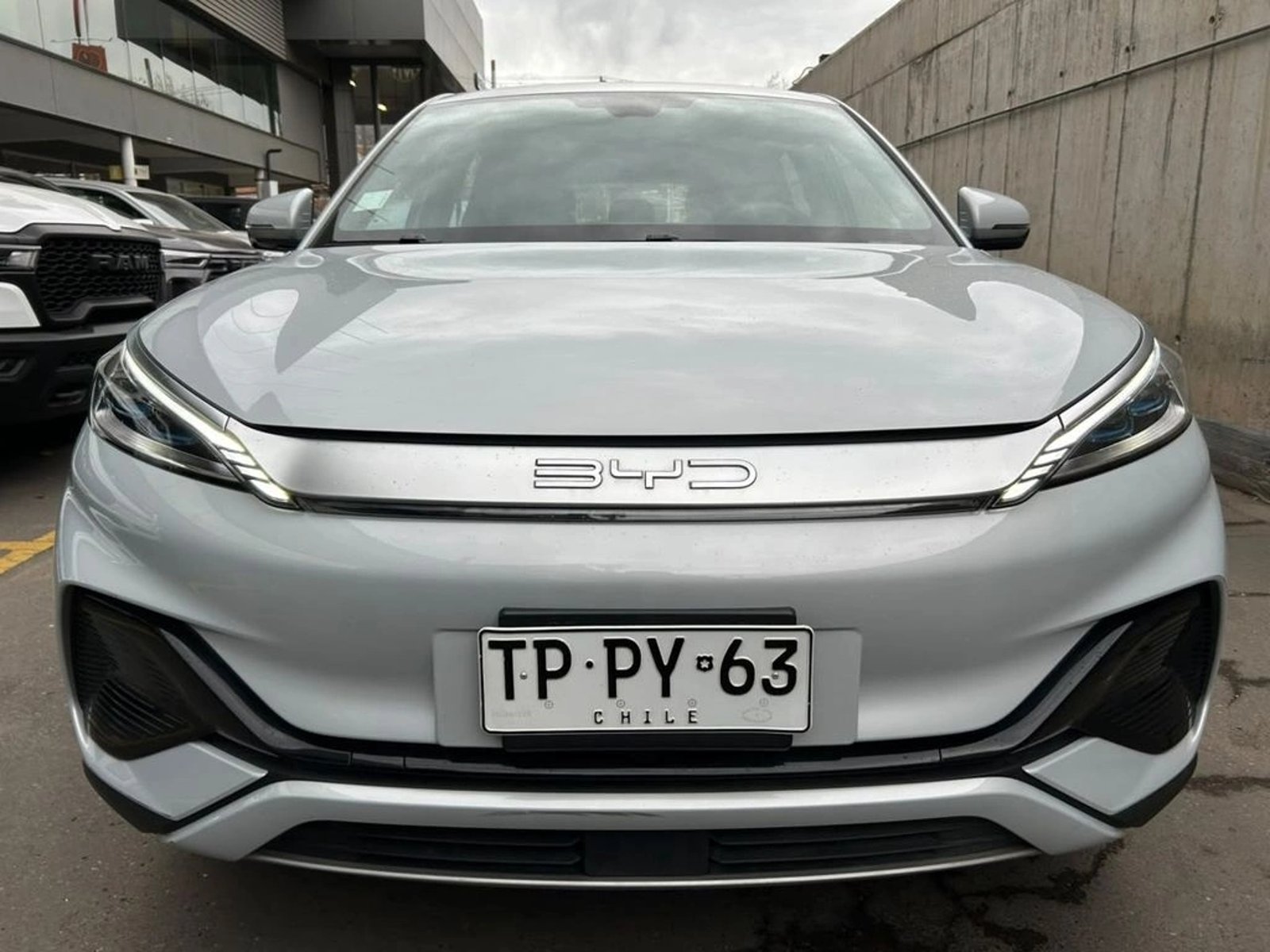BYD YUAN PLUS ELECTRICO GL 4X2 AT 5P 2024 - Foto 3 de 17