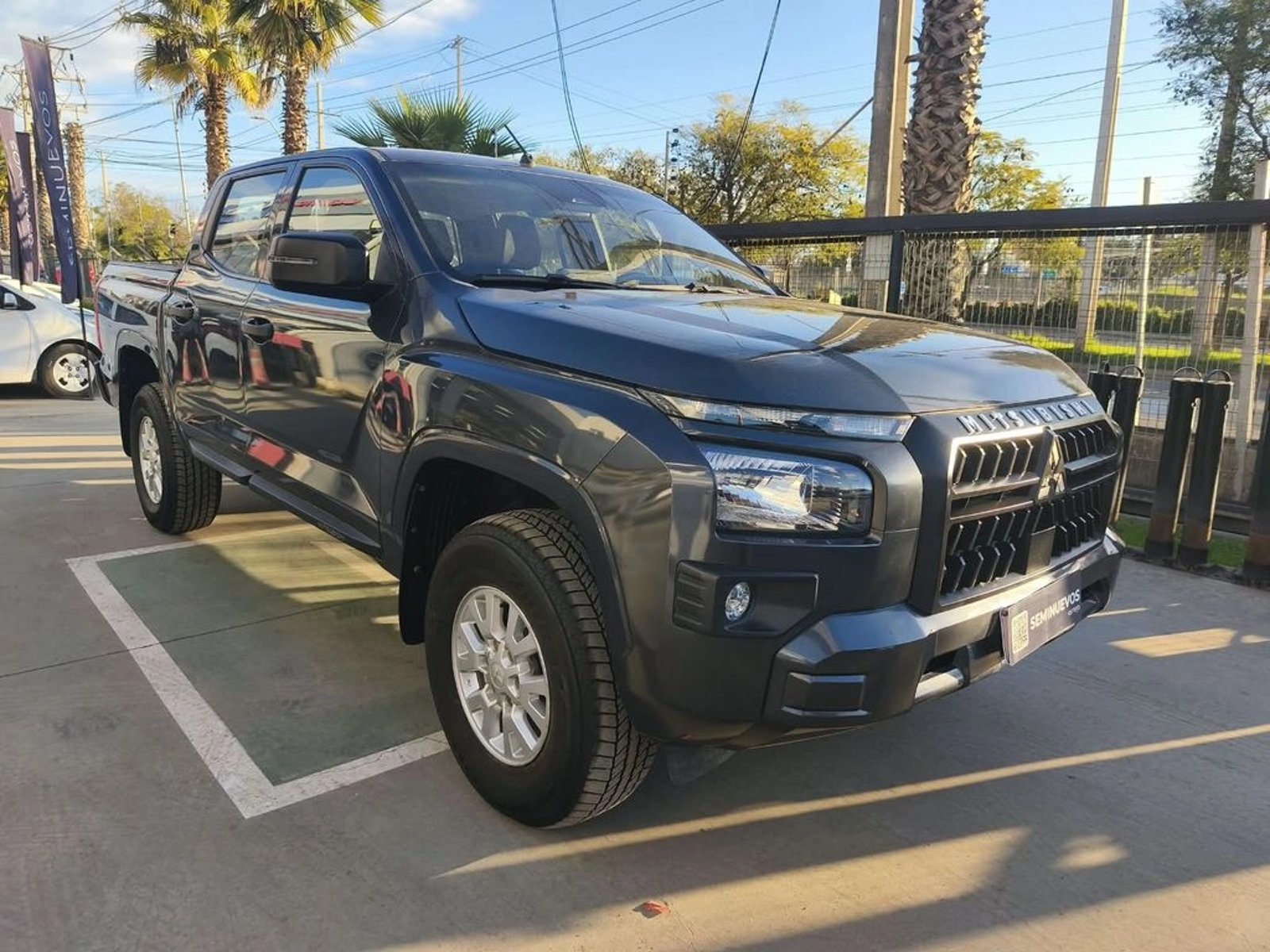 Mitsubishi L200 KATANA XRT 2.5 MT 4X4 2024 - Foto 4 de 20