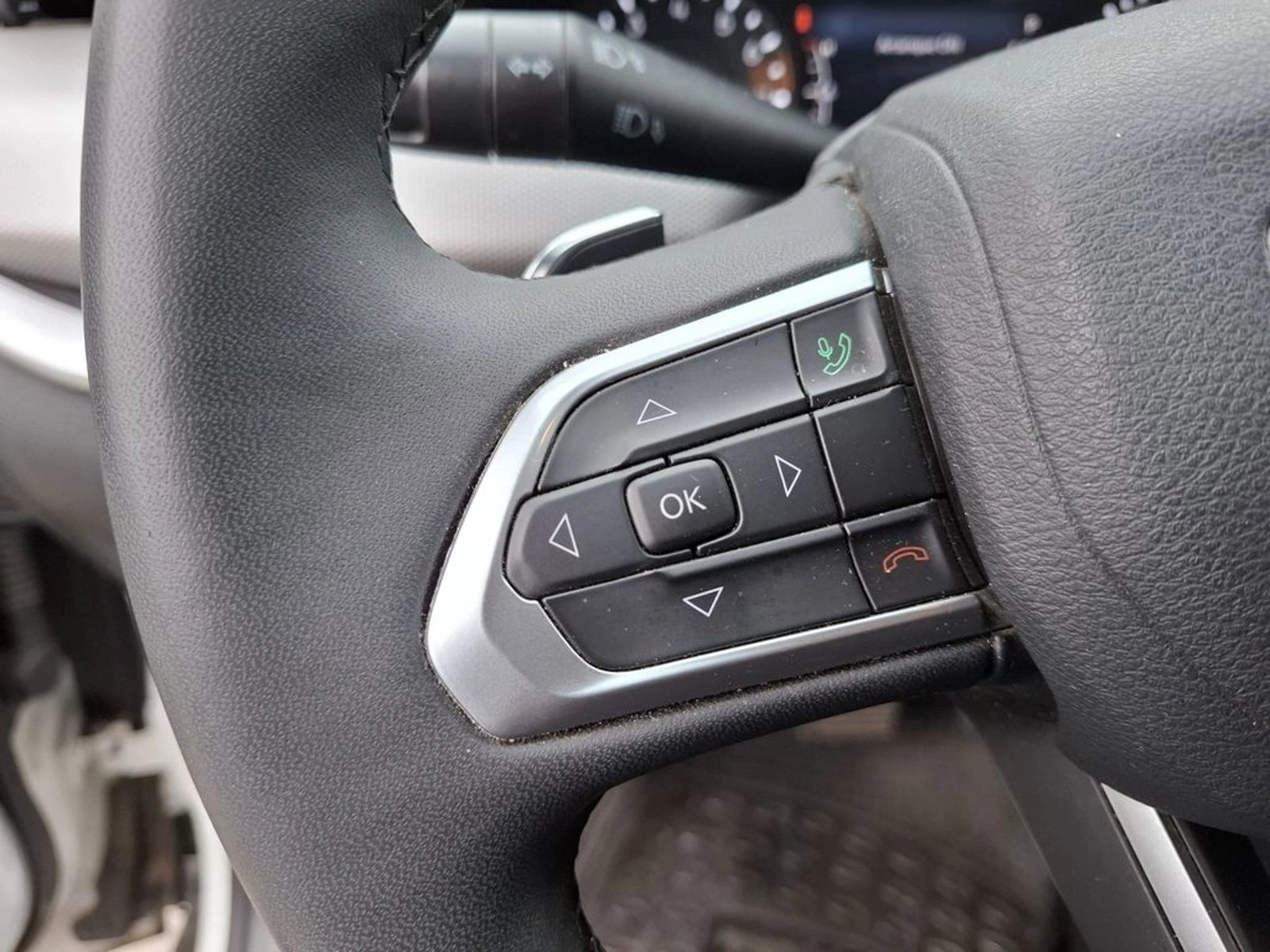 JEEP COMPASS 1.3 LONGITUDE 4X2 AT 5P 2024 - Imagen 17 de 20