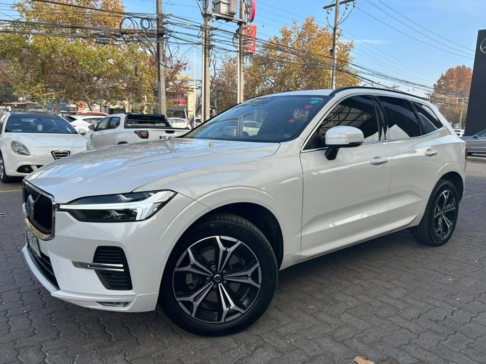 Volvo XC60 2.0 B5 MOMENTUM AT 4X4 HIBRIDO 2022 - Foto 2 de 17