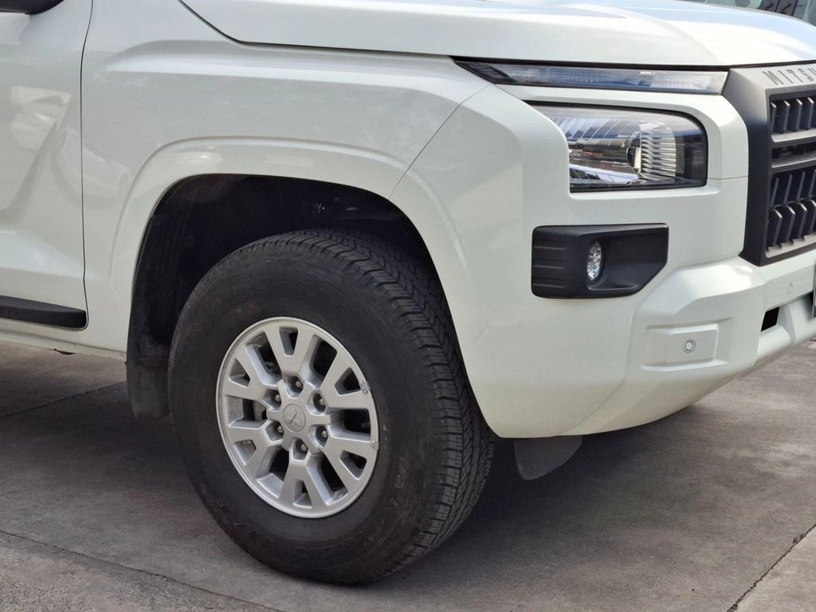 MITSUBISHI L200 2.4 DAKAR XR MT 4X4 DIESEL 2026 - Foto 5 de 20