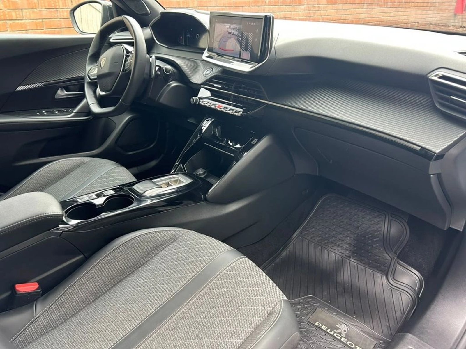 Peugeot 2008 1.2 ALLURE PACK PURETECH 130 4X2 AT 5P 2024 - Imagen 8 de 17