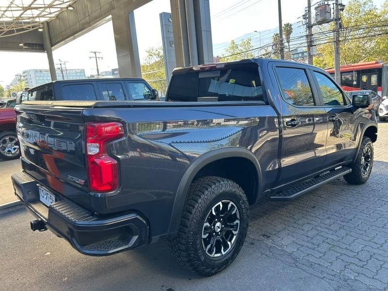 Chevrolet SILVERADO ZR2 6.2 4X4 AT 2025 - Imagen 6 de 16