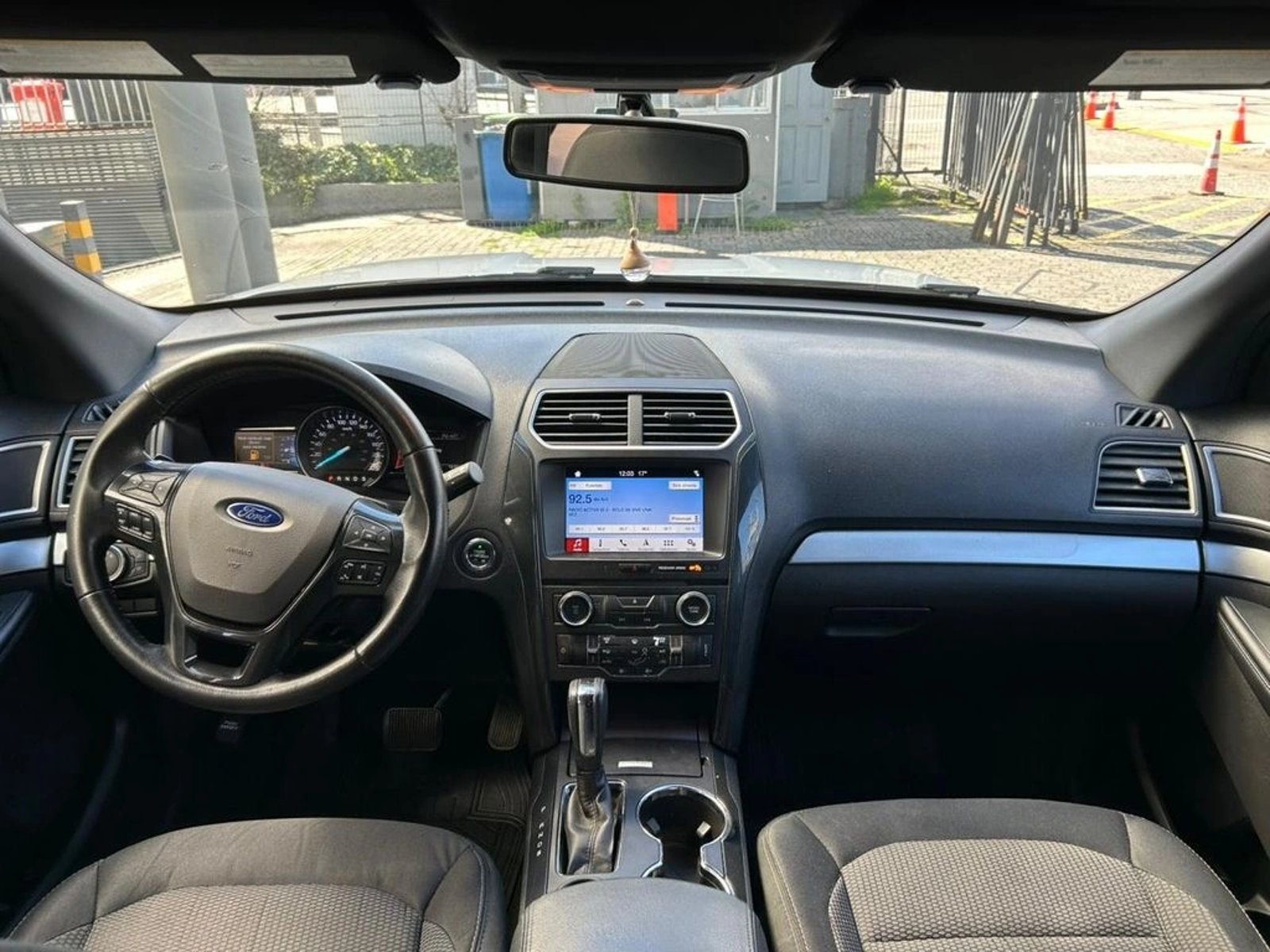 Ford EXPLORER 3.5 XLT 4X2 3 CORRIDAS AT 5P 2017 - Imagen 9 de 16