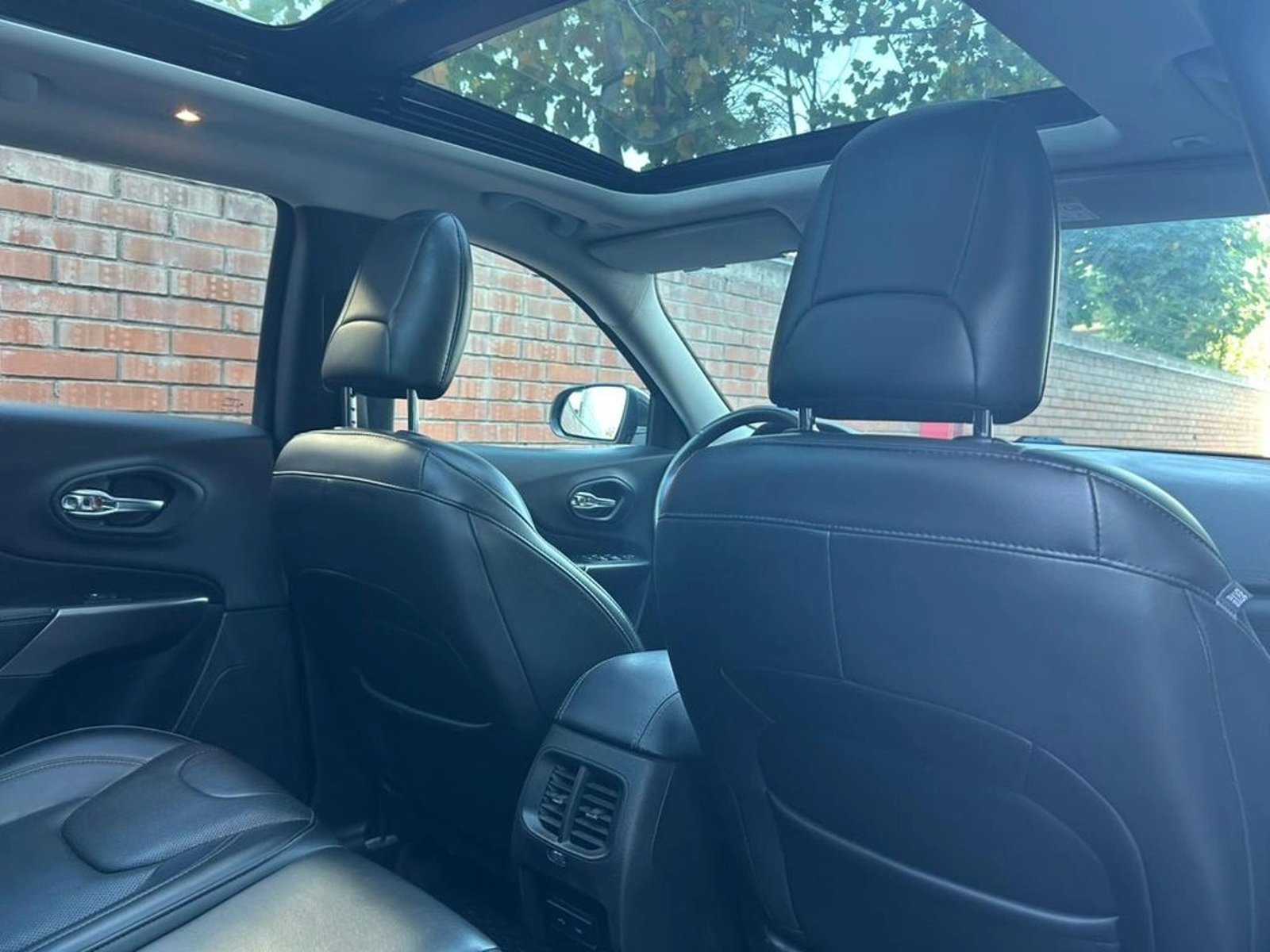 Jeep CHEROKEE 3.2 LIMITED 4X4 AT 5P 2019 - Imagen 13 de 17