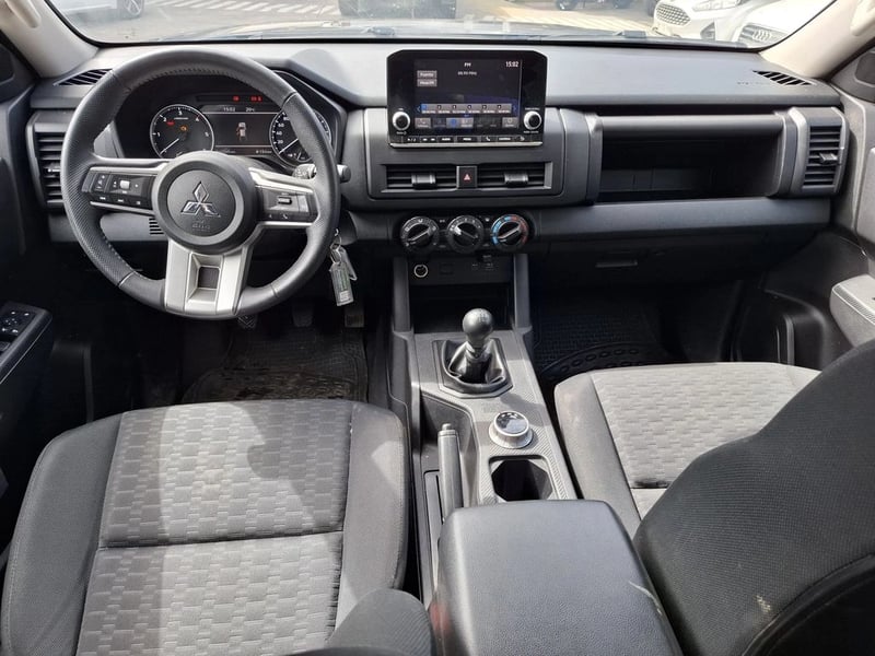 Mitsubishi L200 KATANA XRT 4X4 2.4 2024 - Imagen 13 de 20