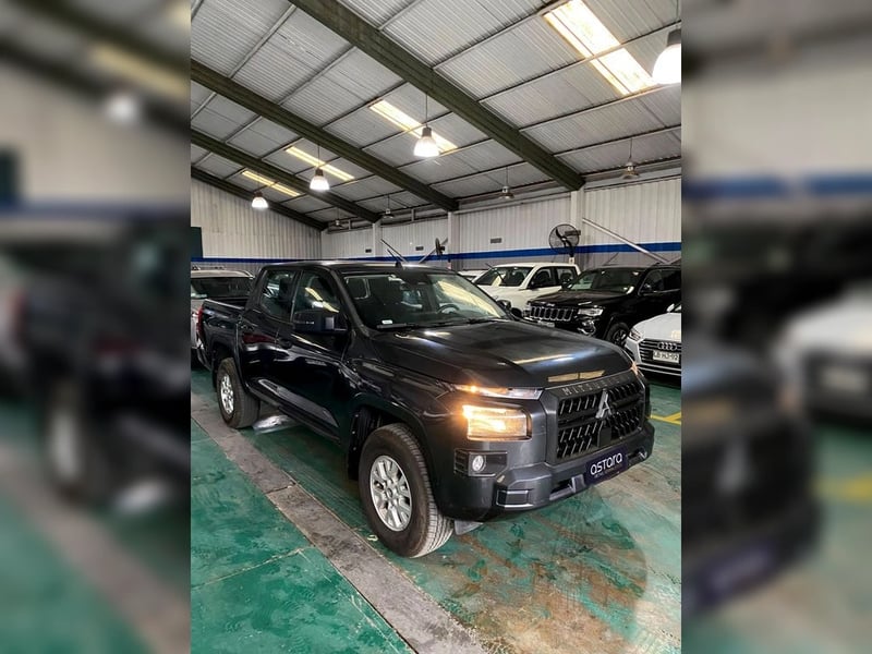Mitsubishi L200 2.4 KATANA CRT DIESEL DOB. CAB. 4X4 MT 4P 2024 - Imagen 4 de 12