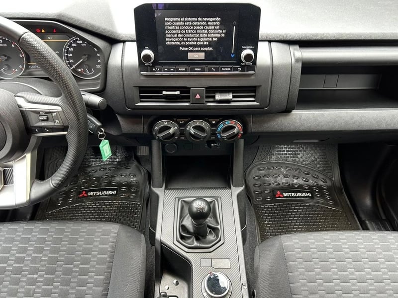 Mitsubishi L200 KATANA XRT 4X4 2.4 2025 - Imagen 10 de 16