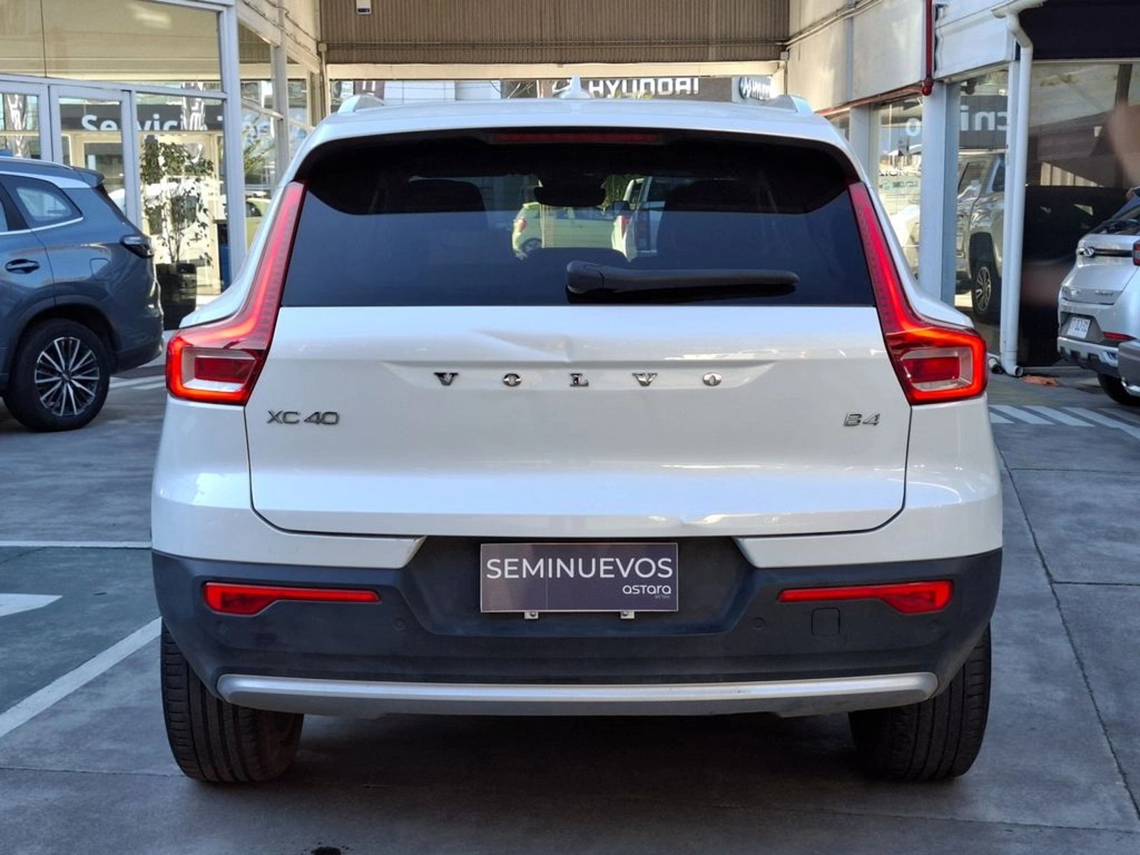 VOLVO XC40 2.0 B4 ULTIMATE HIBRIDO FWD AT 5P 2023 - Imagen 8 de 20