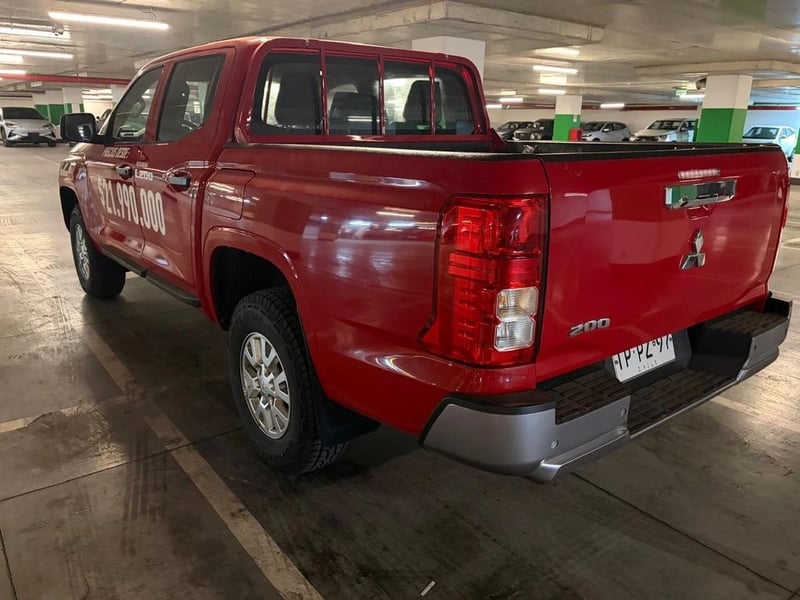 Mitsubishi L200 KATANA XRT 4X4 2.4 2024 - Imagen 7 de 16