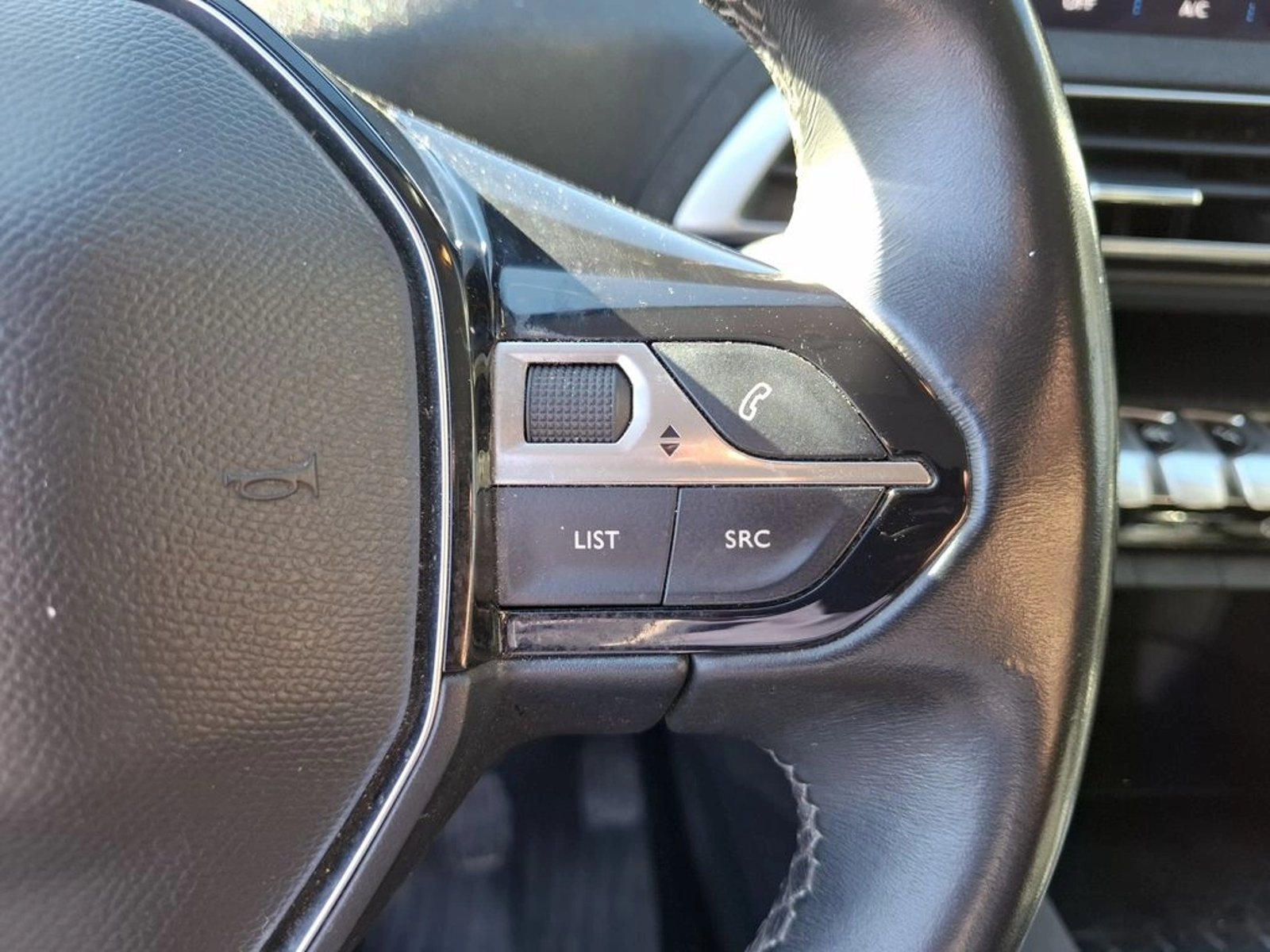 Peugeot 3008 ACTIVE BLUEHDI 1.5 2019 - Imagen 18 de 20
