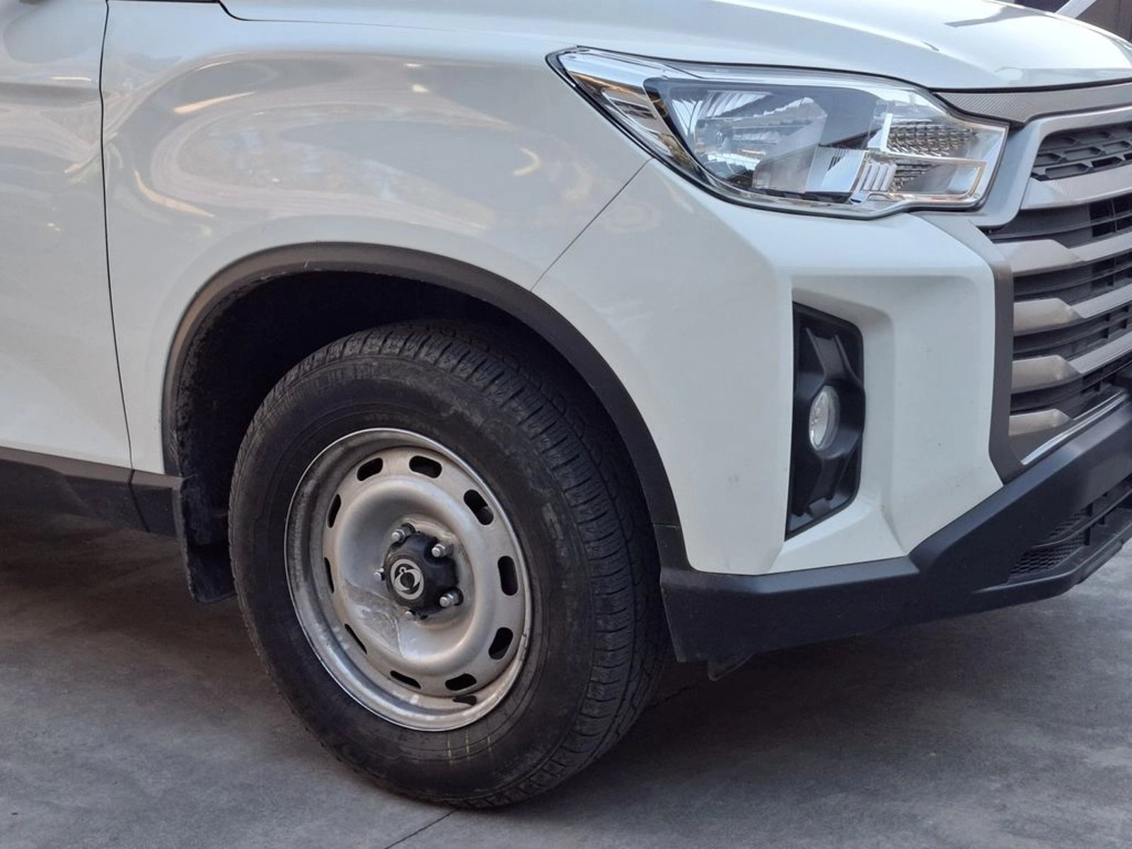 SSANGYONG MUSSO 2.2 TD GRAND LX DIESEL 2WD MT6 4P 2025 - Foto 5 de 20