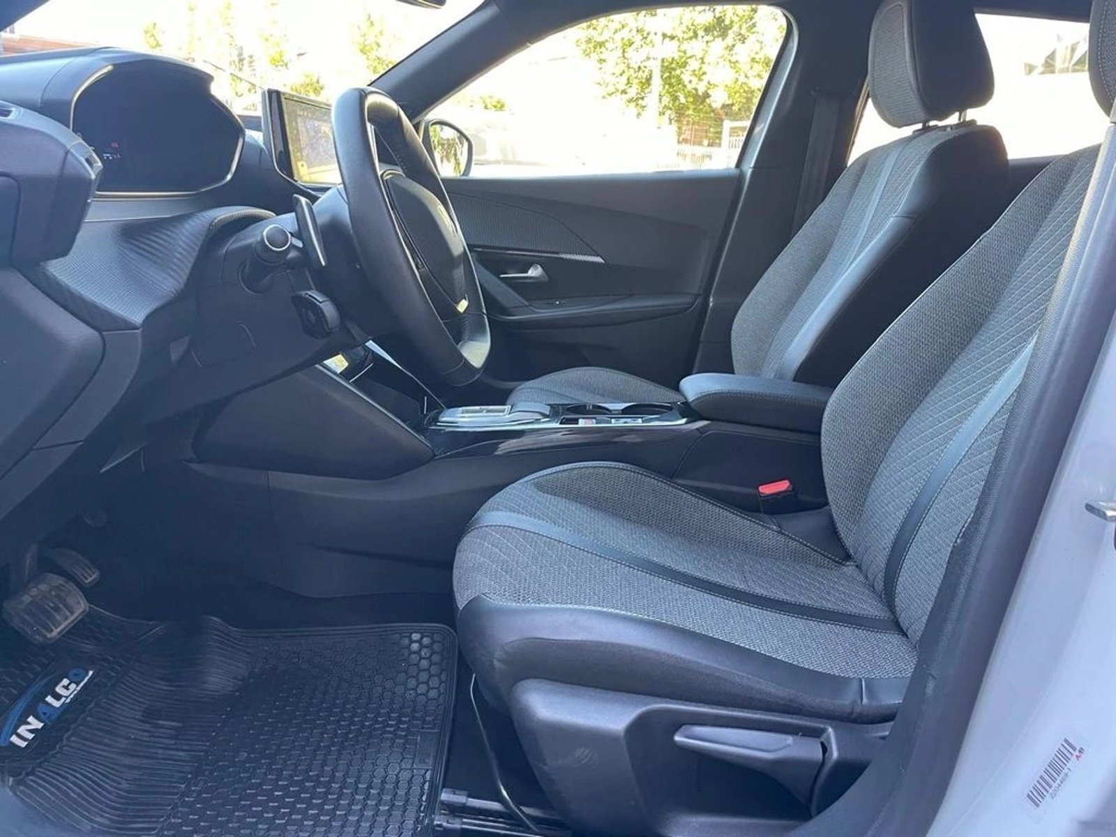 PEUGEOT 2008 2024 - Imagen 12 de 20