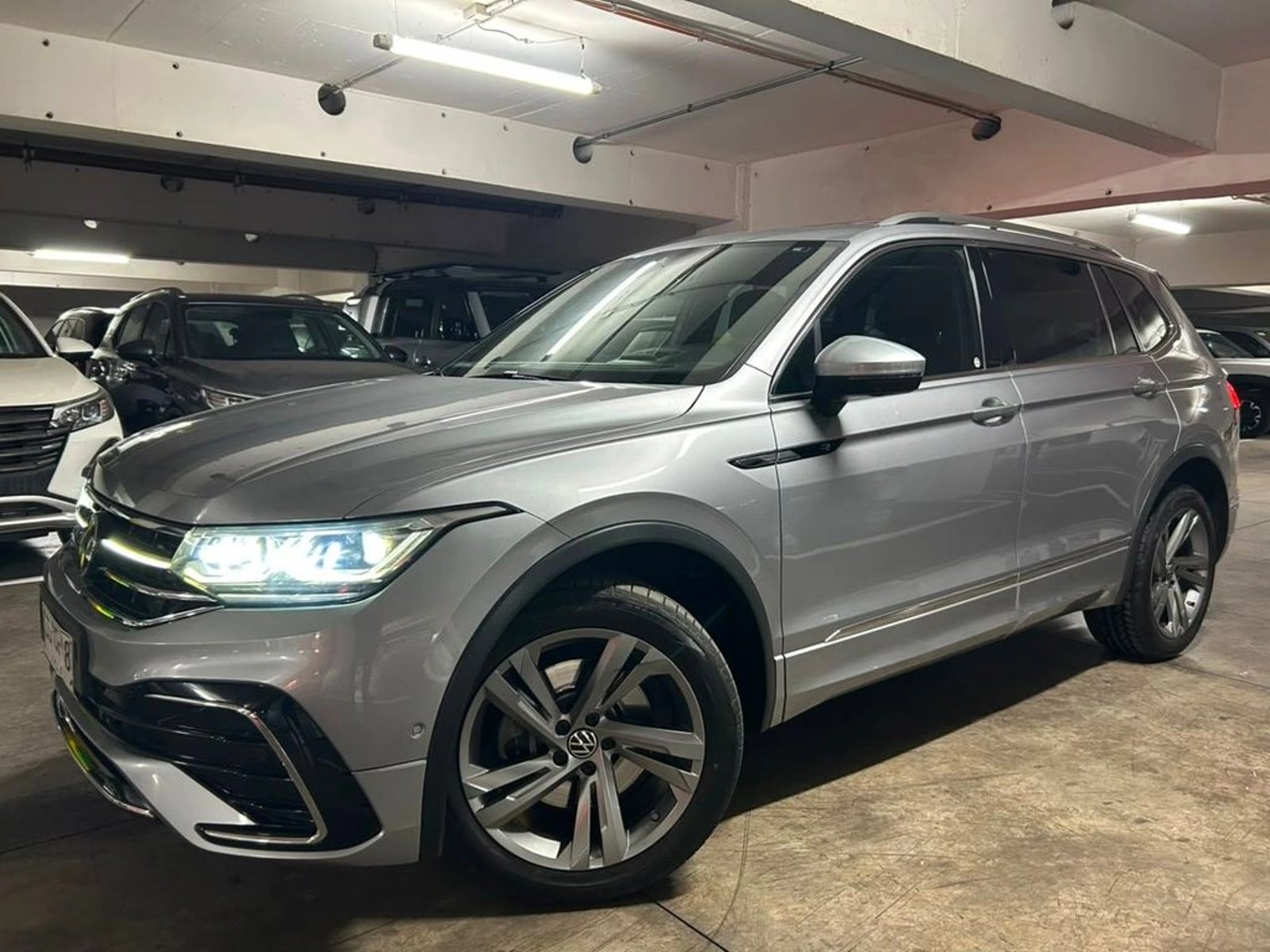 Volkswagen TIGUAN 2.0 TS AWD AT R-LINE 2023 - Foto 2 de 16