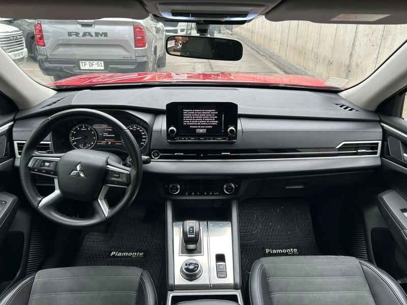 Mitsubishi OUTLANDER GLX 2.5 AUT 2024 - Imagen 12 de 16