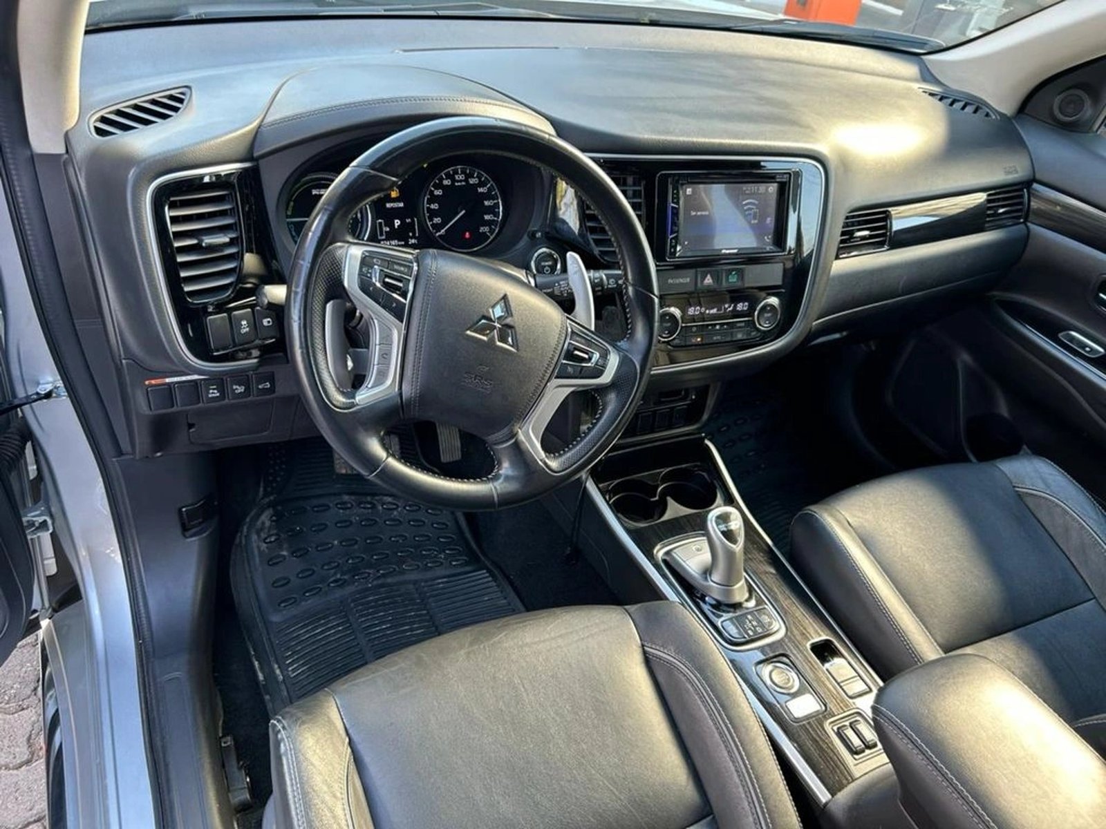 MITSUBISHI OUTLANDER 2019 - Imagen 11 de 17